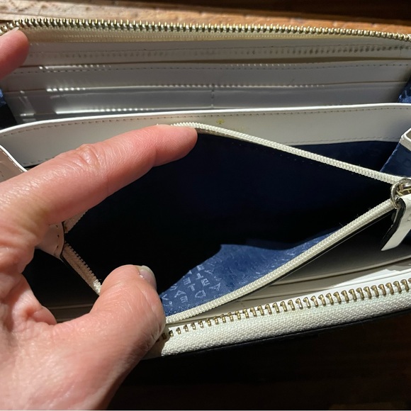 Kate Spade wallet, zipper enclosure - Picture 11 of 16